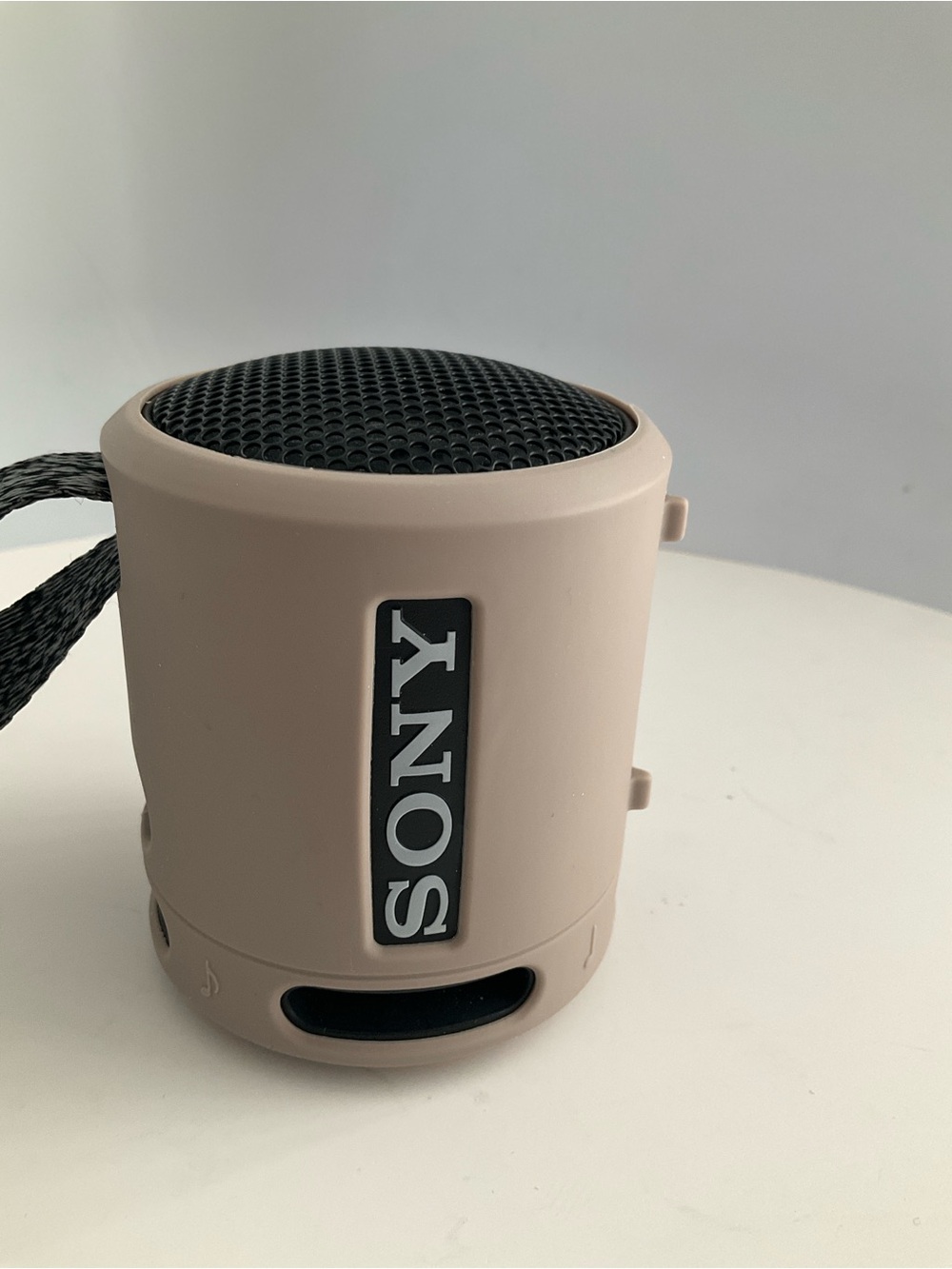 Sony Black Portable Bluetooth Speaker w/ Taupe Silicone Cover Case and cable - Picture 8 of 9